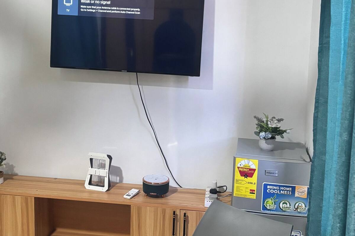 Studio | Skrivebord, skrivebord for bærbar PC og blendingsgardiner