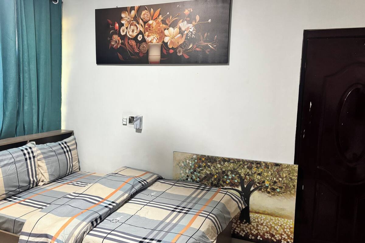 Studio – deluxe | Skrivebord, skrivebord for bærbar PC og blendingsgardiner