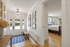 4 bedrooms, iron/ironing board, WiFi