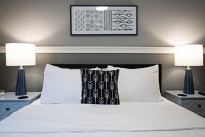 Bungalow, Patio, Garden View | Langsir/tirai gelap terus, seterika/papan seterika, Wi-fi percuma