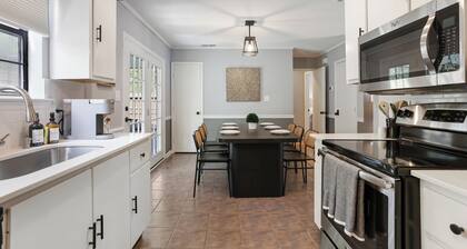 Adorable Bungalow Near Tybee Beach