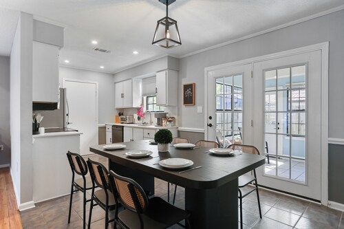 Adorable Bungalow Near Tybee Beach