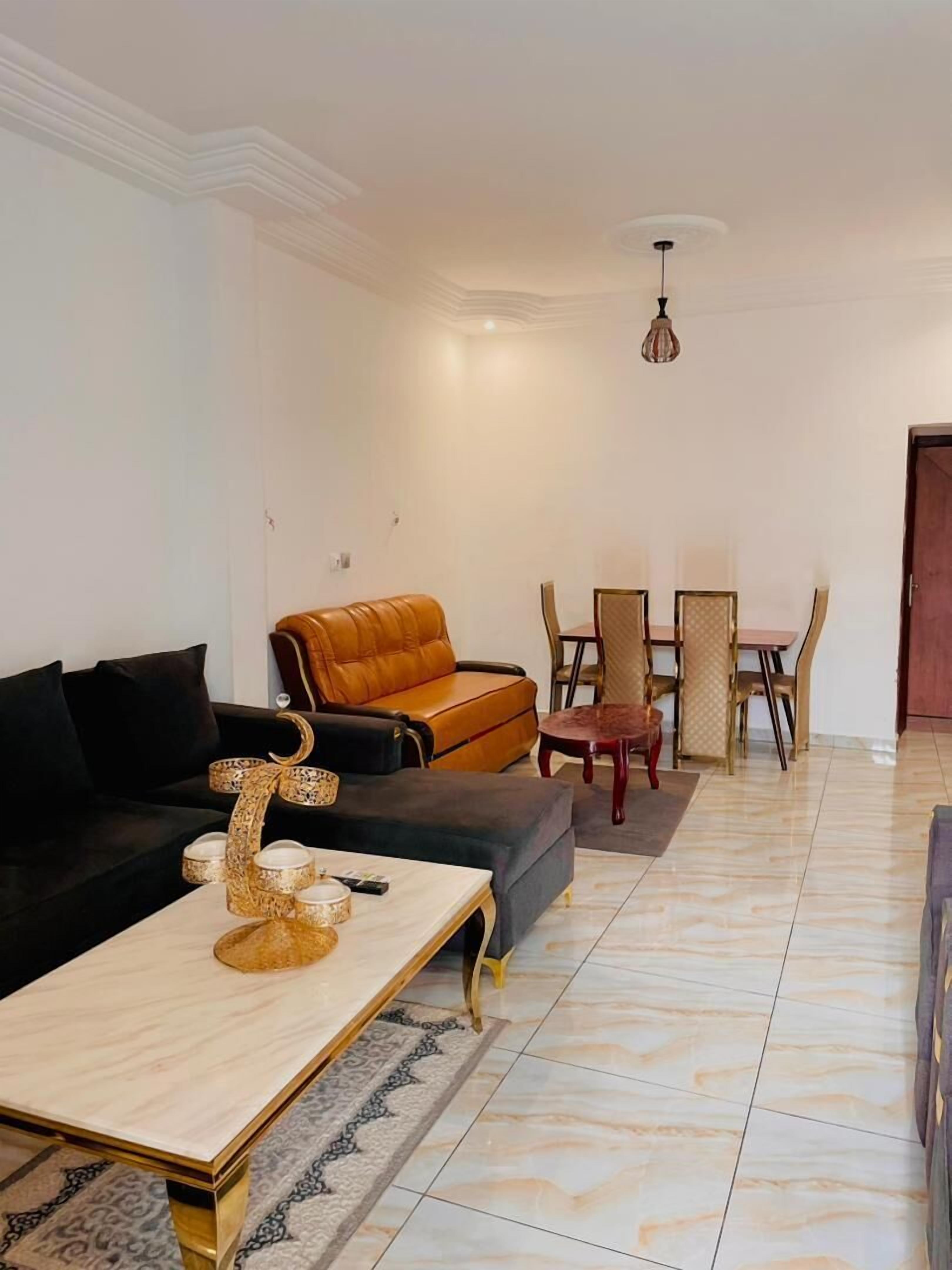 Deluxe penthouse, balkon, uitzicht op stad | Woonruimte | Een computerscherm