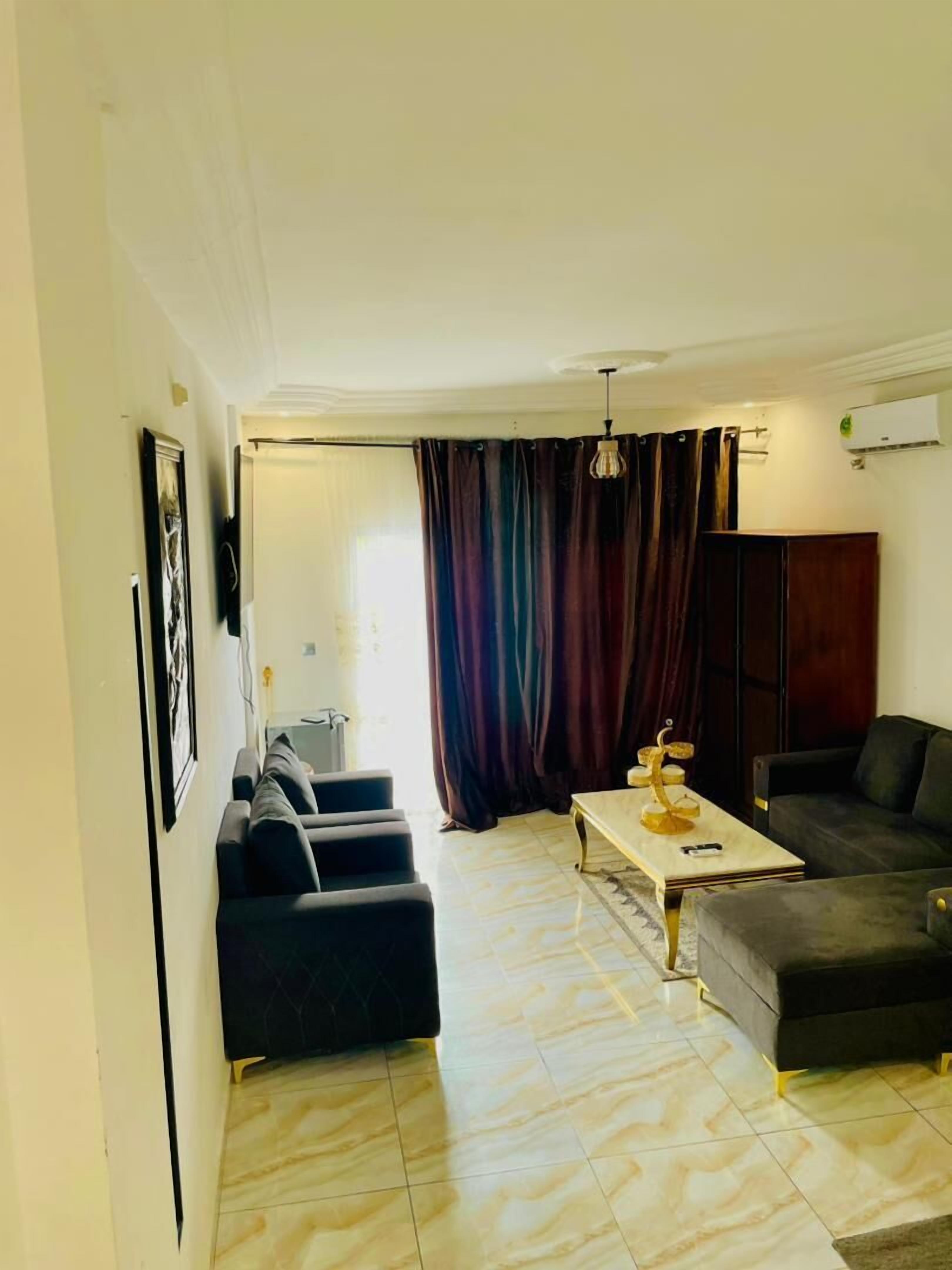 Penthouse Deluxe, balcon, vue ville | Coin séjour | Écrans d'ordinateur