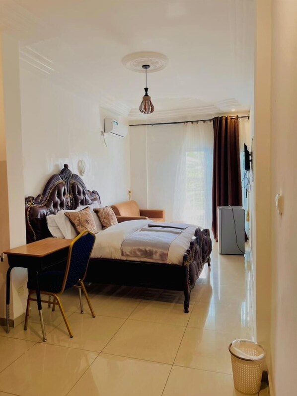 Habitación Deluxe doble, balcón, vistas a la ciudad | Wifi gratis