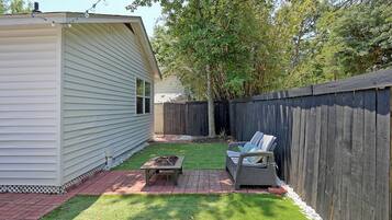 Bungalow, Patio, Courtyard View | Terrace/patio