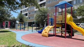 Außen-Kinderspielplatz
