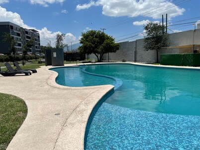 Depa con Cocina Sala Comedor y Alberca