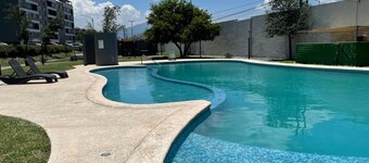 Depa con Cocina Sala Comedor y Alberca