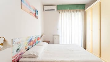 2 slaapkamers, een bureau, een strijkplank/strijkijzer, gratis wifi