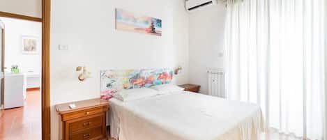 2 Schlafzimmer, Schreibtisch, Bügeleisen/Bügelbrett, kostenloses WLAN