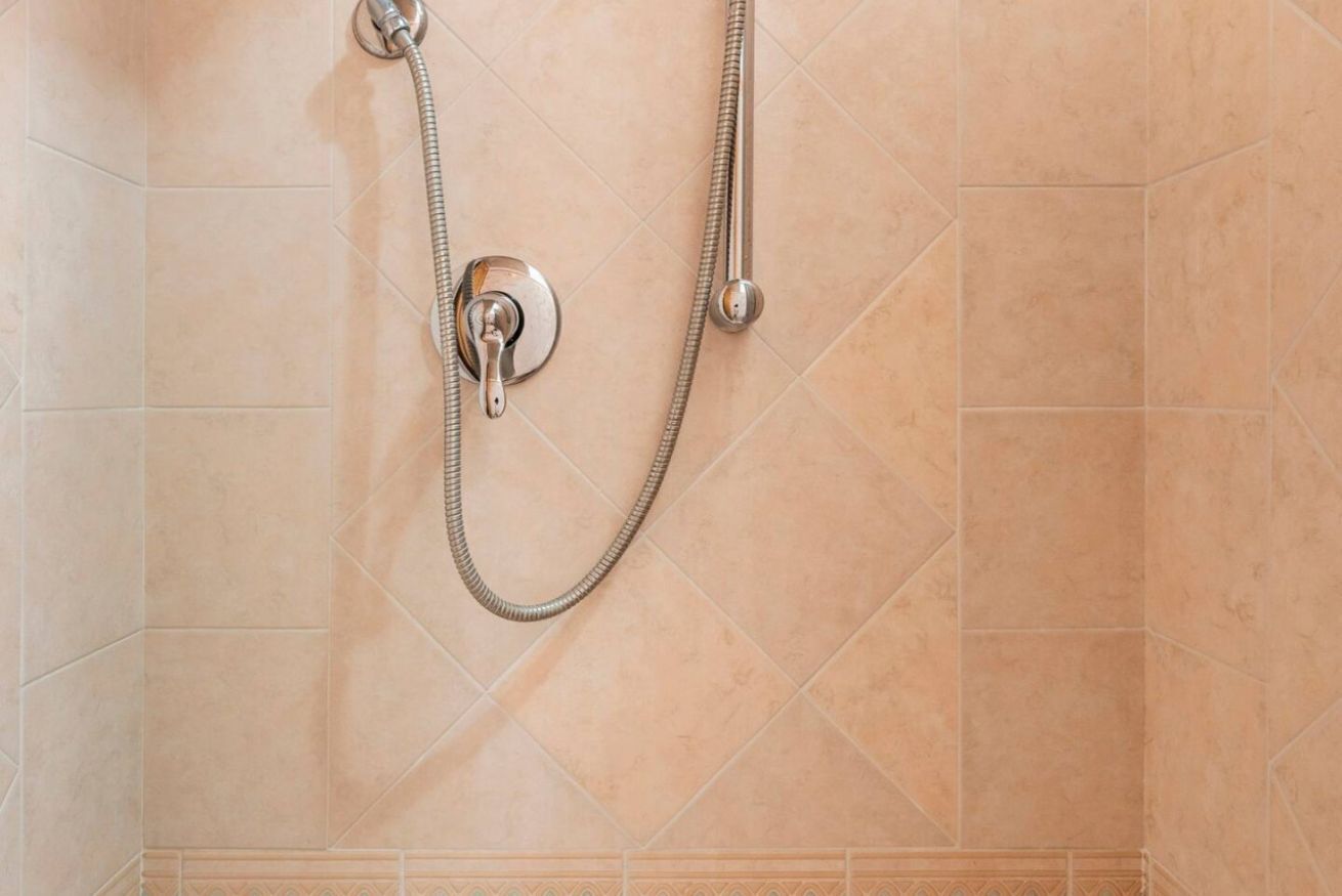 Dusche, Haartrockner, Bidet, Handtücher