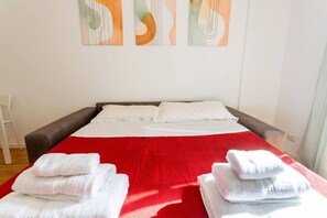 1 bedroom, iron/ironing board, free WiFi, bed sheets - [Apartamento Marconi con terraza] A 30 minutos del Coliseo (Roma)