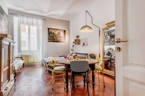 2 chambres, bureau, fer et planche à repasser, accès au Wi-Fi (inclus)