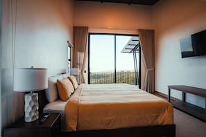 Työpöytä, kannettavalle tietokoneelle sopiva työtila, ilmainen Wi-Fi