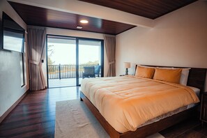 Escritorio, espacio para trabajar con laptop y wifi gratis