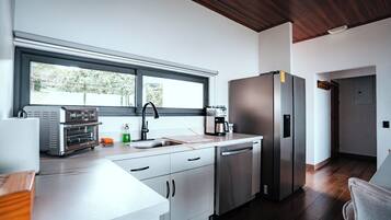 Fridge, microwave, oven, stovetop