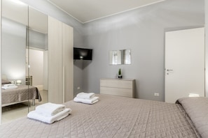 1 Schlafzimmer, Schreibtisch, BĂŒgeleisen/BĂŒgelbrett, kostenloses WLAN