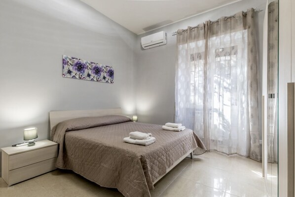 1 chambre, bureau, fer et planche à repasser, Wi-Fi gratuit