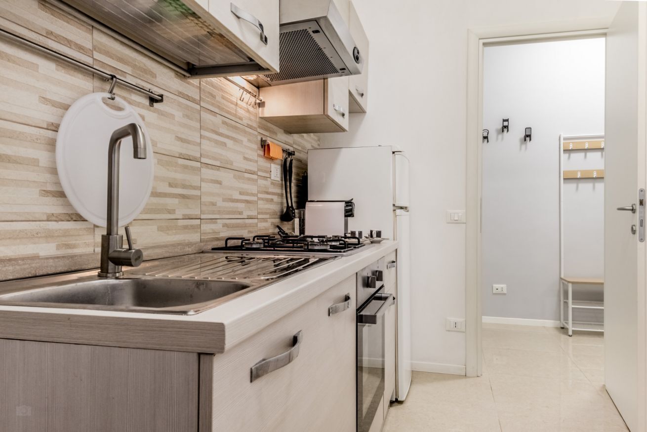 Réfrigérateur, four, plaque de cuisson, cafetière/bouilloire