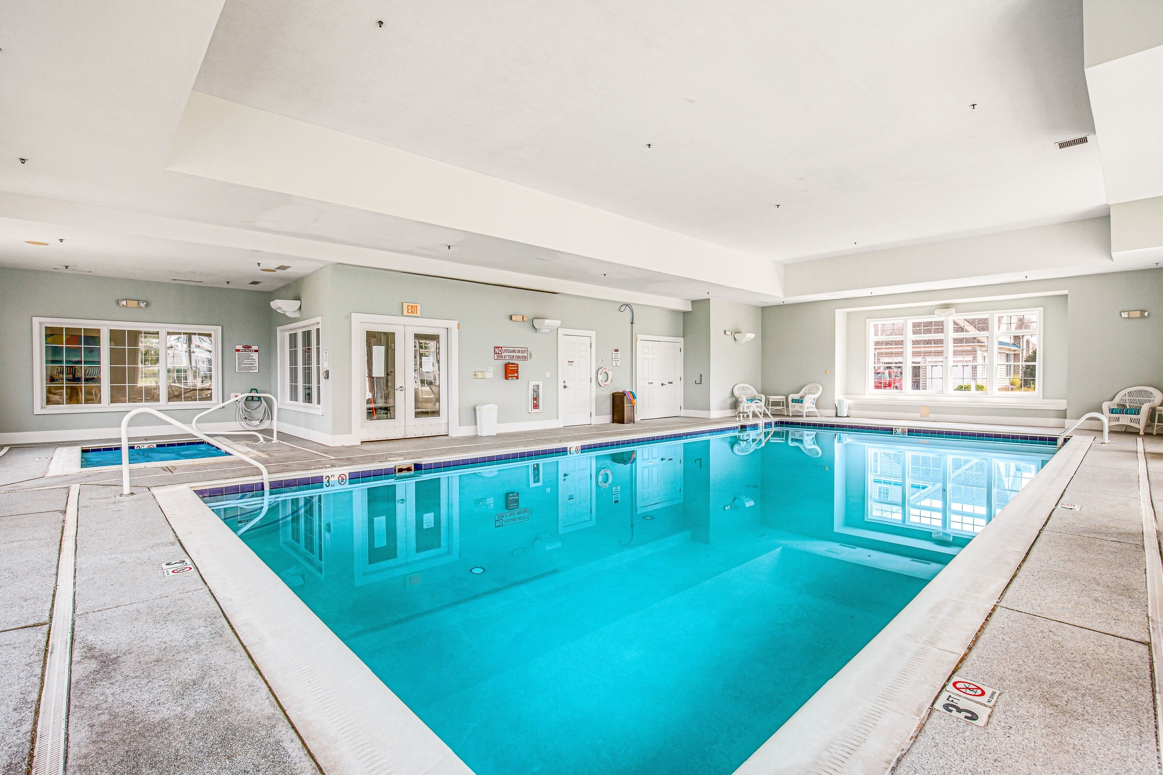 من حمّامات السباحة المغطاة