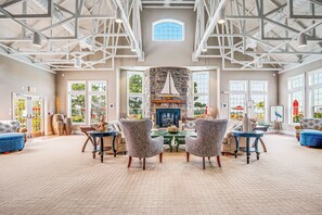 Televisión, chimenea y tenis de mesa 