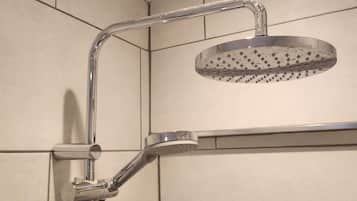 Dusche, Haartrockner, Bidet, Handtücher