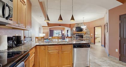 Chula Vista condo w/ whirlpool, fireplace, central AC & playground