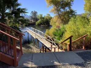 المنطقة المحيطة بالمنشأة