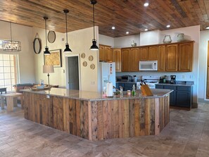 Microondas, horno, parrilla de estufa y lavavajillas 