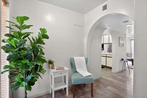 Condo, 1 cama King size, patio, vista a la montaña (Bell Rock Casita) | Interior