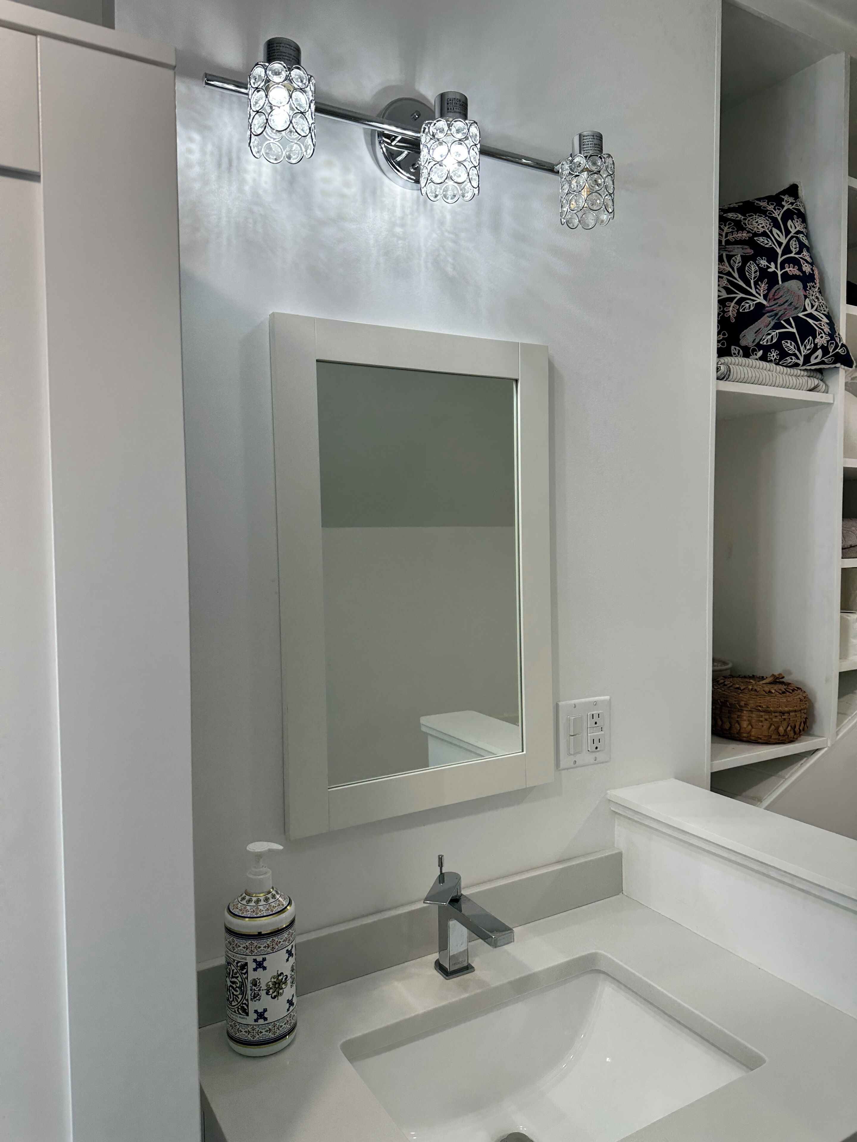 淋浴设施、吹风机、毛巾、肥皂