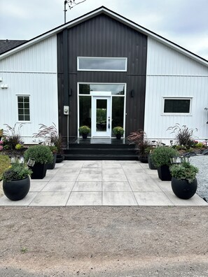 Exterior detail - On The Rocks Gagetown"The Modern Fresh Experience" Waterfront 3 vacation rentals (Gagetown)