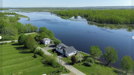 Exterior. On The Rocks Gagetown"The Modern Fresh Experience" Waterfront 3 vacation rentals