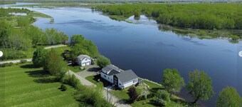 On The Rocks Gagetown"The Modern Fresh Experience" Waterfront 3 vacation rentals