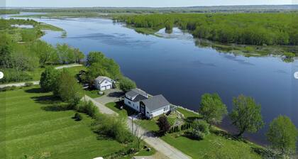 On The Rocks Gagetown"The Modern Fresh Experience" Waterfront 3 vacation rentals