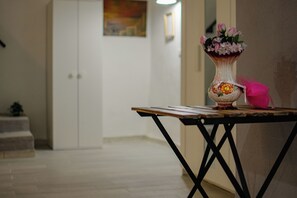 Iron/ironing board, free WiFi - MIMI HOUSE IN THE HISTORIC CENTRE (Naples)