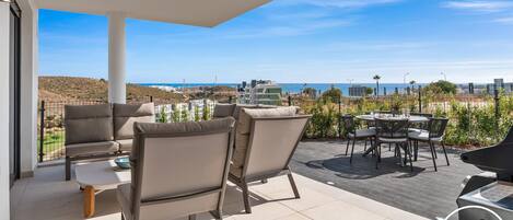 屋外ダイニングエリア