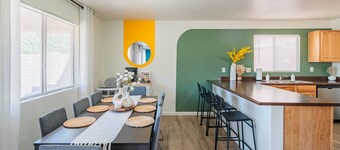 Sleeps 18! Movie Theater, Arcade & King Suites near Stadium