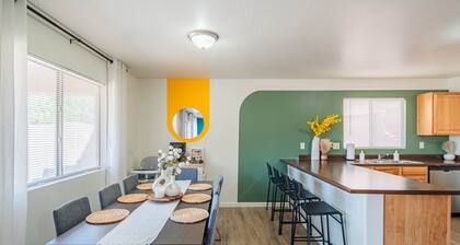 Sleeps 18! Movie Theater, Arcade & King Suites near Stadium