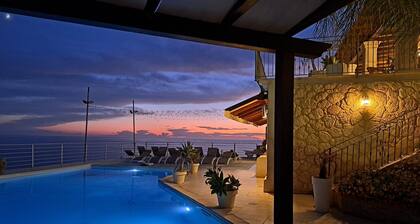 Terraces Chiaramontane, an oasis of peace and relaxation overlooking the Mediterranean Sea