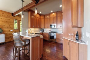 Refrigerador, microondas, horno y lavavajillas 