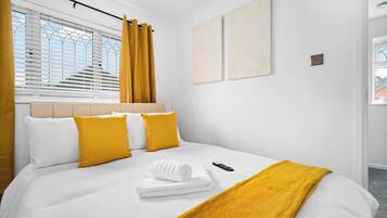 Iron/ironing board, WiFi, bed sheets