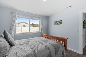 Een strijkplank/strijkijzer, gratis wifi, beddengoed