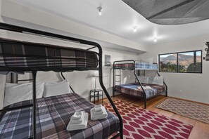 5 soverom, strykejern/-brett, wi-fi (inkludert) og sengetøy