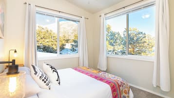 Silitysrauta/-lauta, ilmainen Wi-Fi, vuodevaatteet