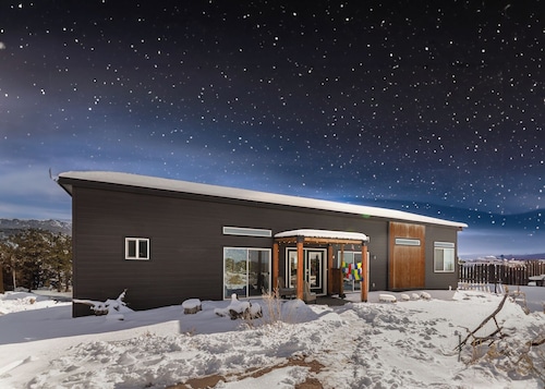 Crestone Basecamp - With Hot Tub!