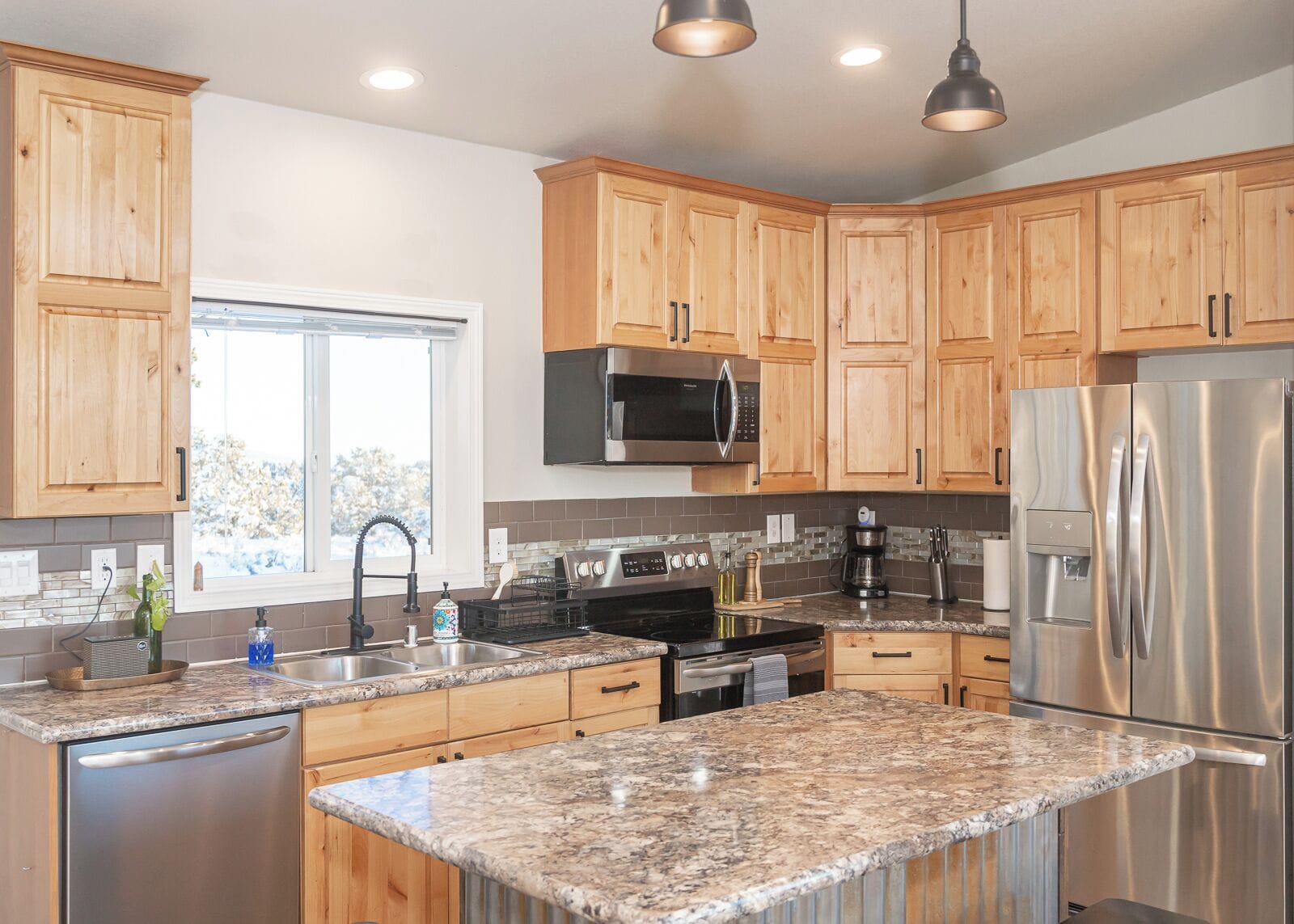 Frigorífic, microones, forn i placa de cuina 