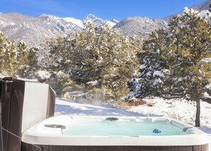 Outdoor spa tub - Crestone Basecamp - With Hot Tub! (Crestone)