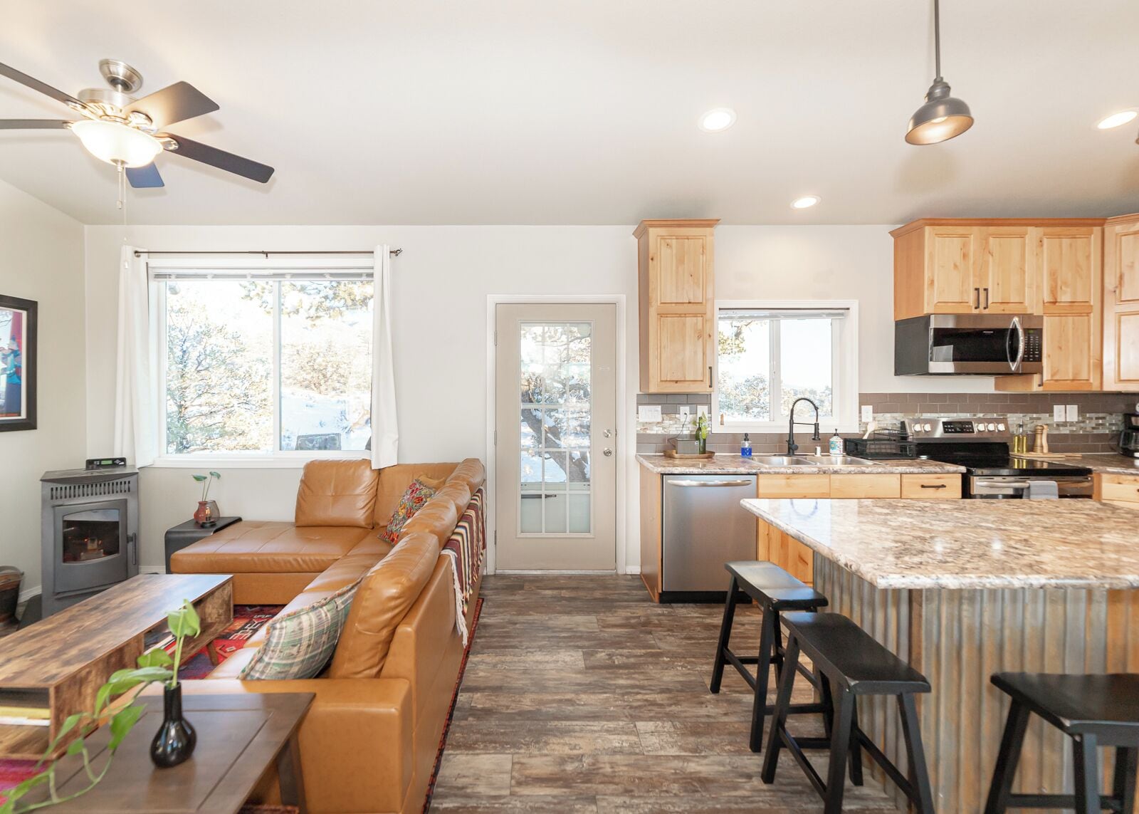 Frigorífic, microones, forn i placa de cuina 